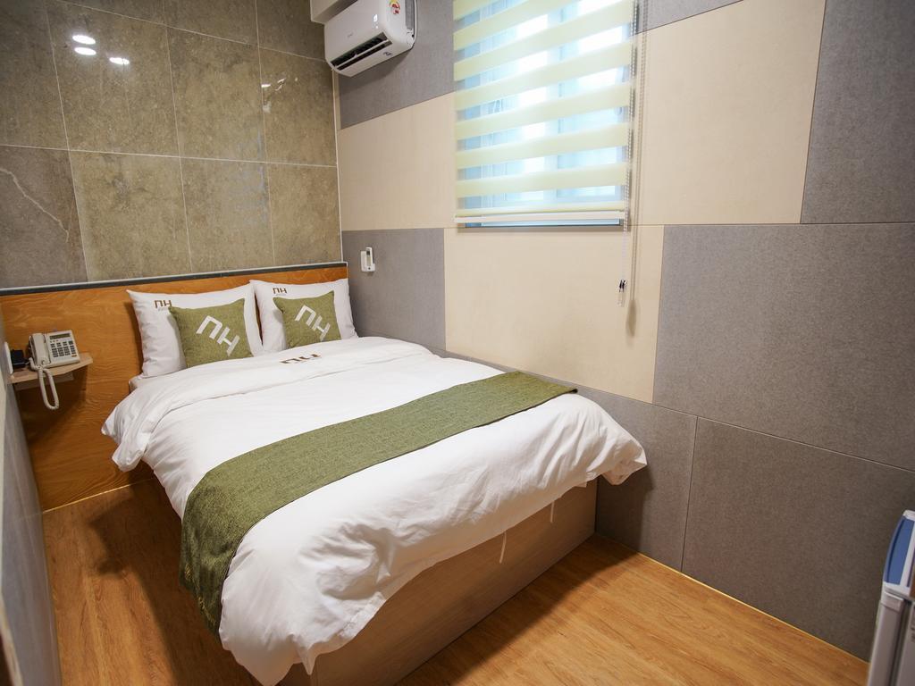 D.H Sinchon Guesthouse Сеул Экстерьер фото