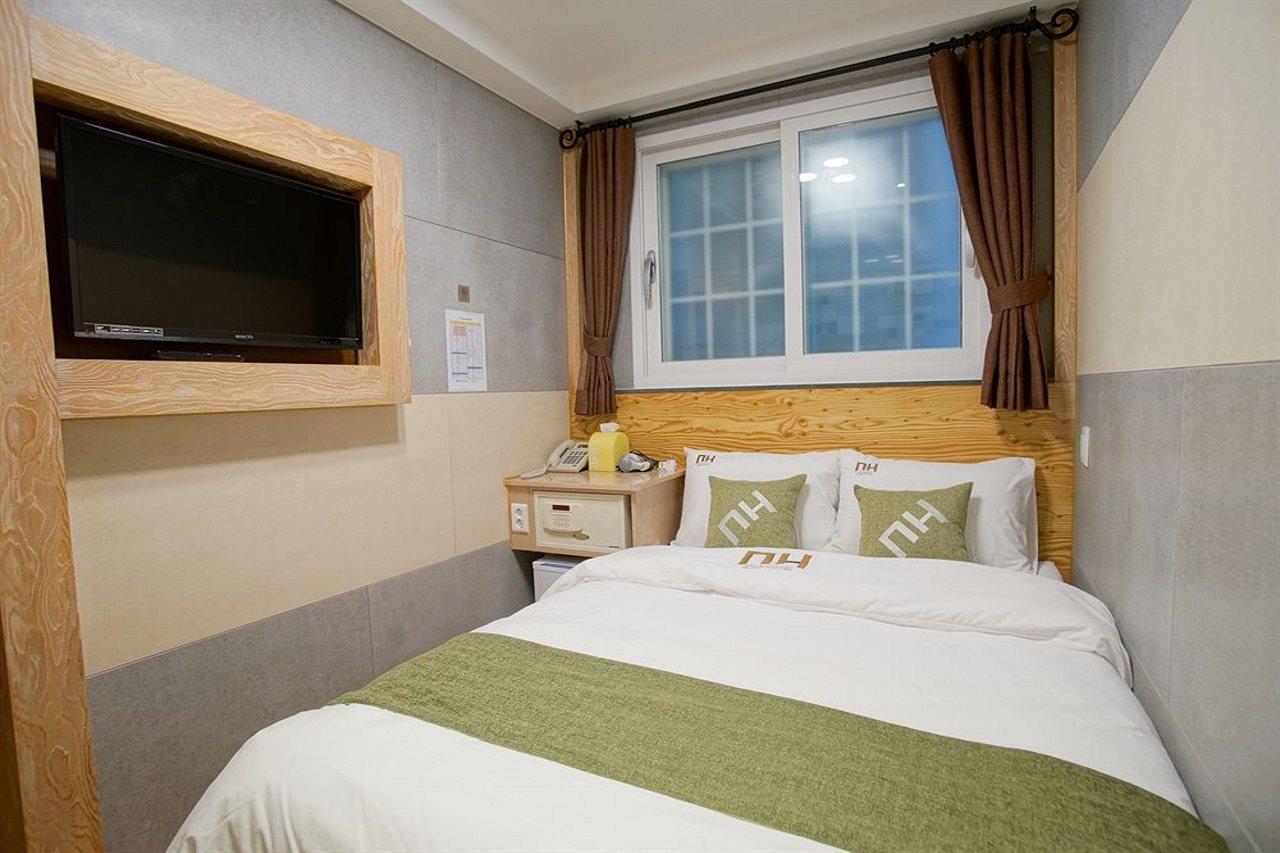 D.H Sinchon Guesthouse Сеул Экстерьер фото