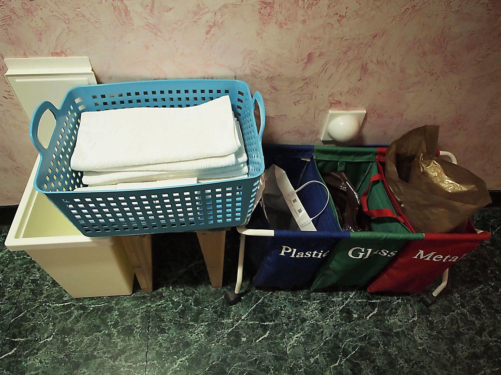 D.H Sinchon Guesthouse Сеул Экстерьер фото