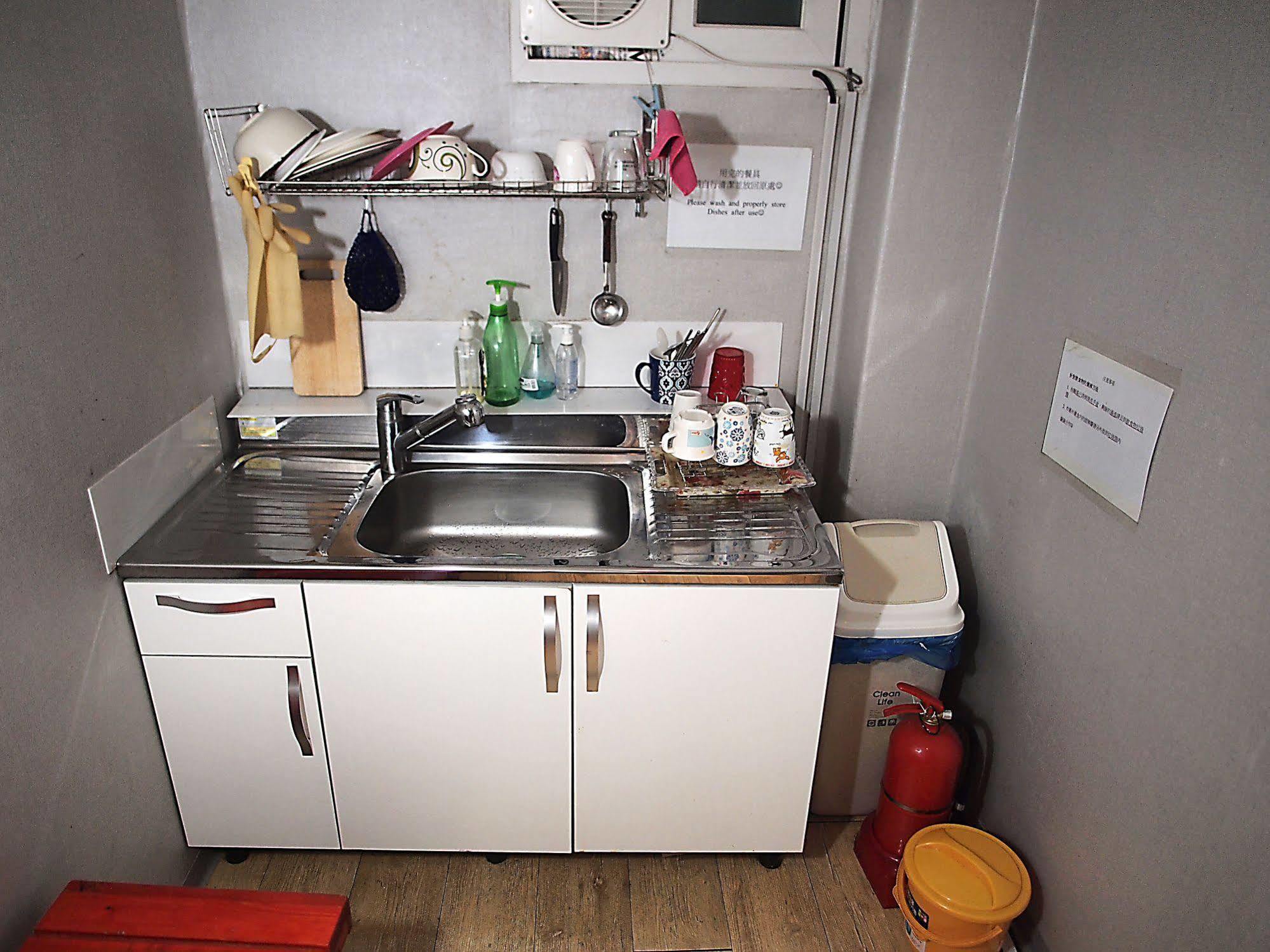 D.H Sinchon Guesthouse Сеул Экстерьер фото